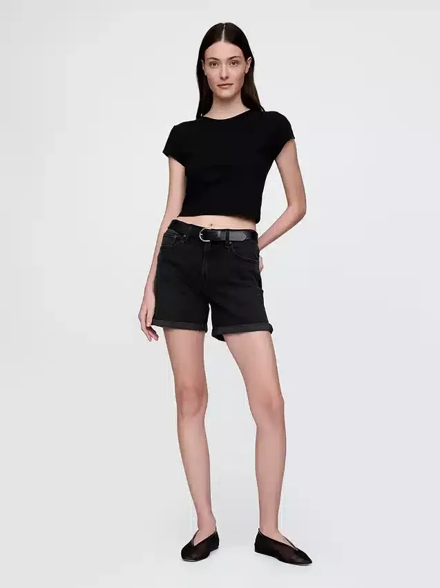 Pantalones cortos de mezclilla estilo «girlfriend» de talle medio de 5"