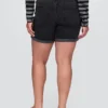 Pantalones cortos de mezclilla estilo «girlfriend» de talle medio de 5"