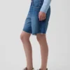 Pantalones cortos de mezclilla holgados de talle medio de 8"