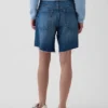 Pantalones cortos de mezclilla holgados de talle medio de 8"