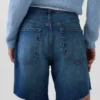 Pantalones cortos de mezclilla holgados de talle medio de 8"