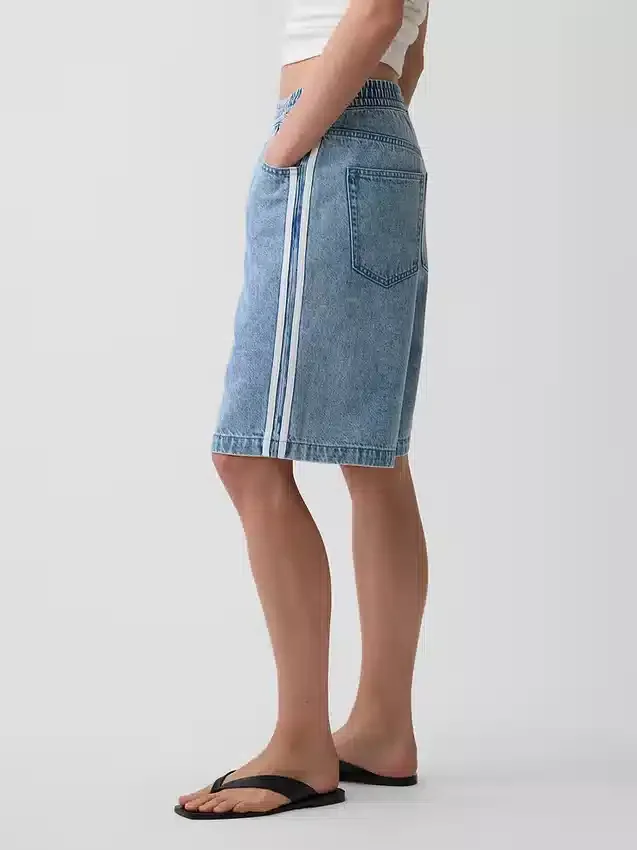 Pantalones cortos de mezclilla largos «Easy Stripe» ultrasuaves de talle medio, de 11"