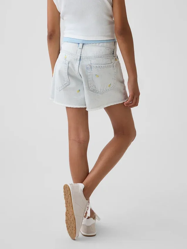 Pantalones cortos de mezclilla para niños de talle bajo con bordado de limones