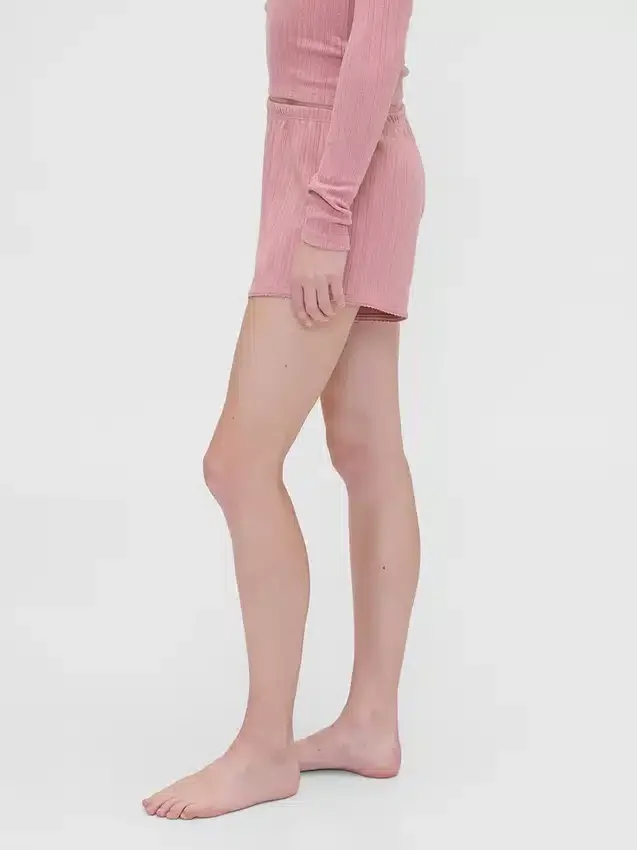 Pantalones cortos de pijama de punto Pointelle de GAP × Summer Fridays