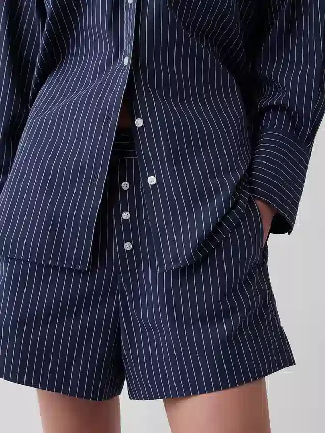 Pantalones cortos de popelín de algodón orgánico a rayas