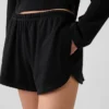 Pantalones cortos de punto con diseño de delfines de 3"