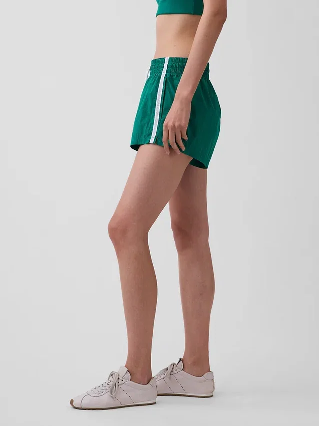 Pantalones cortos deportivos de 2.5"