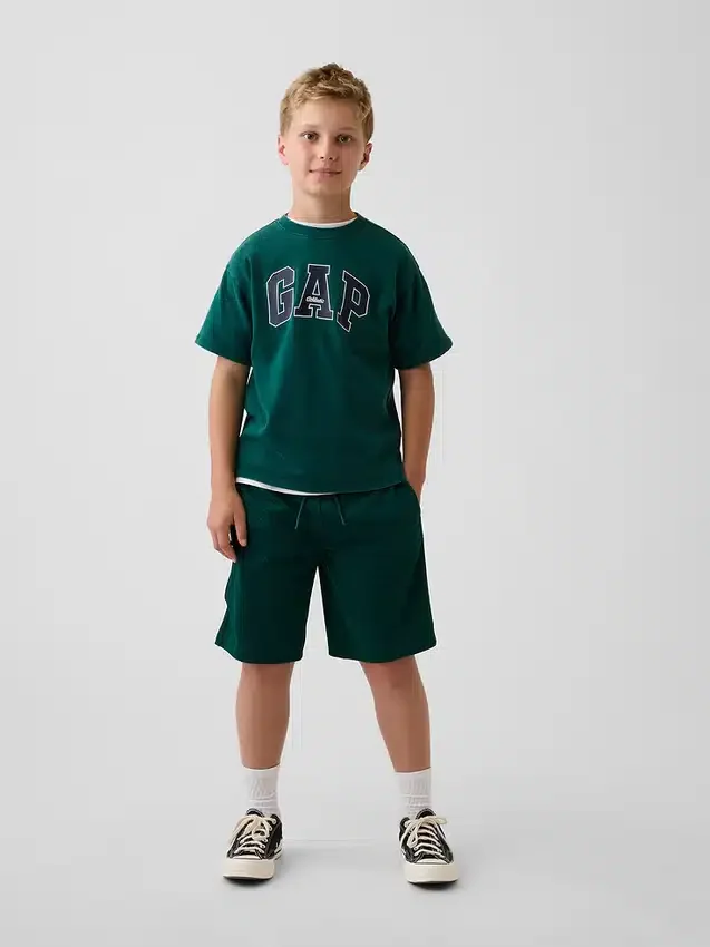 Pantalones cortos deportivos de malla para niños de 8"