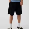 Pantalones cortos deportivos de malla para niños de 8"