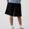 Pantalones cortos deportivos de malla para niños de 8"