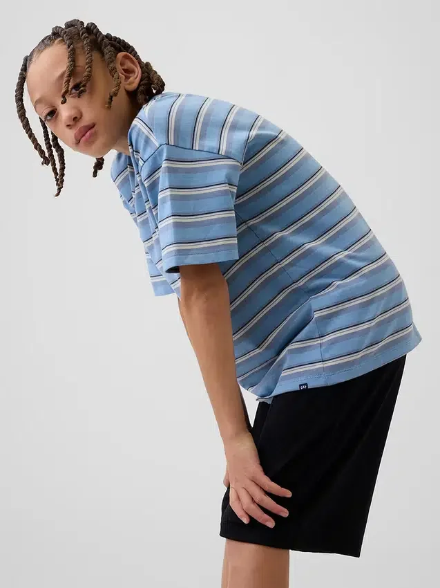 Pantalones cortos deportivos de malla para niños de 8"
