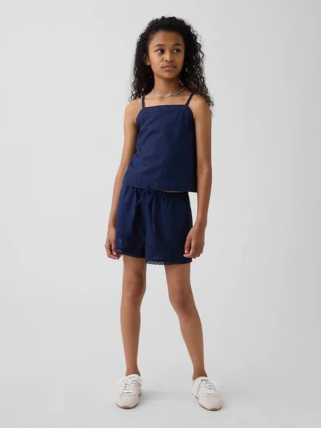 Pantalones cortos fáciles de poner para niños de lino y algodón con ribete de encaje