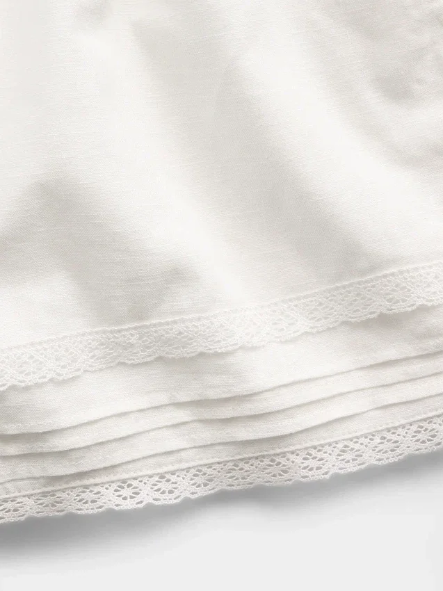 Pantalones cortos fáciles de poner para niños de lino y algodón con ribete de encaje