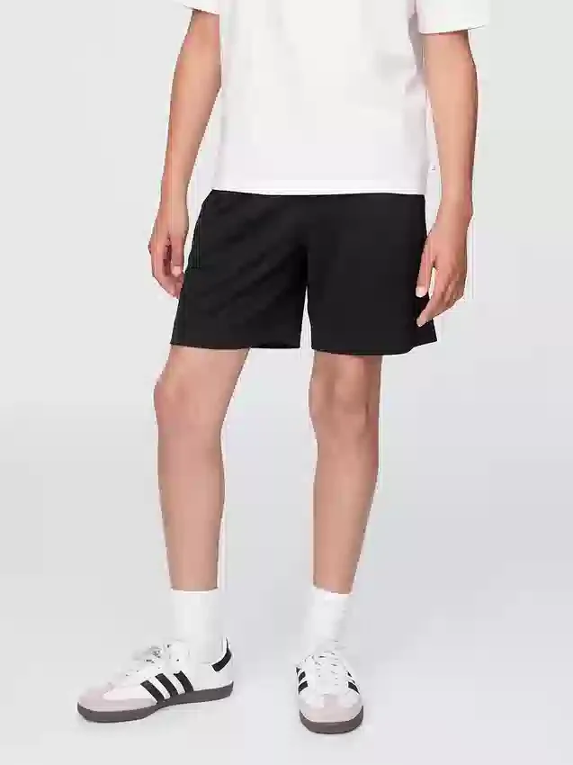 Pantalones cortos GapFit de malla reciclada de 6" para niños
