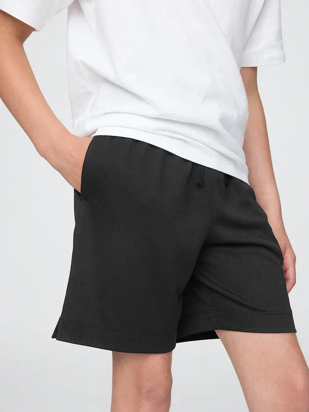 Pantalones cortos GapFit de malla reciclada de 6" para niños