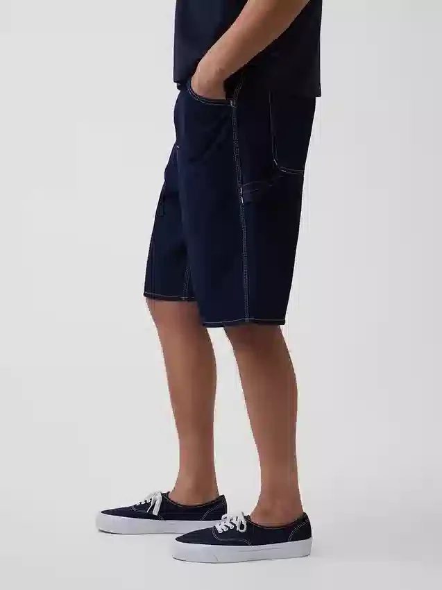 Pantalones cortos holgados de mezclilla estilo carpintero de 10.5"