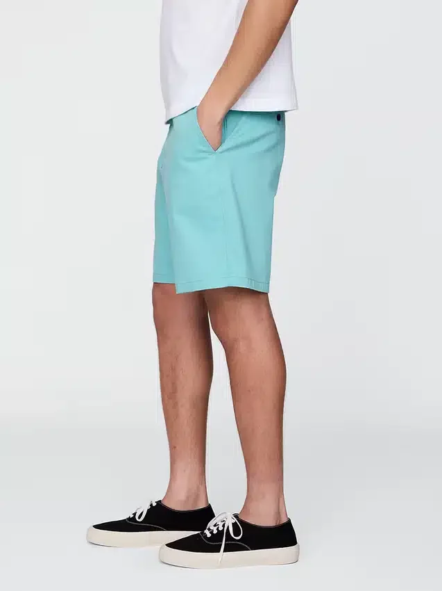 Pantalones cortos modernos de 8"