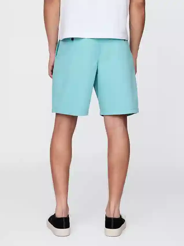 Pantalones cortos modernos de 8"