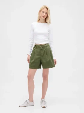Pantalones cortos plisados de sarga de talle medio de 6"
