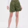Pantalones cortos plisados de sarga de talle medio de 6"