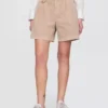 Pantalones cortos plisados de sarga de talle medio de 6"