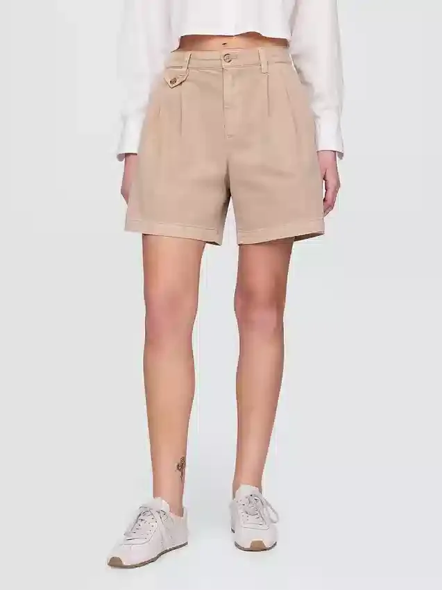 Pantalones cortos plisados de sarga de talle medio de 6"