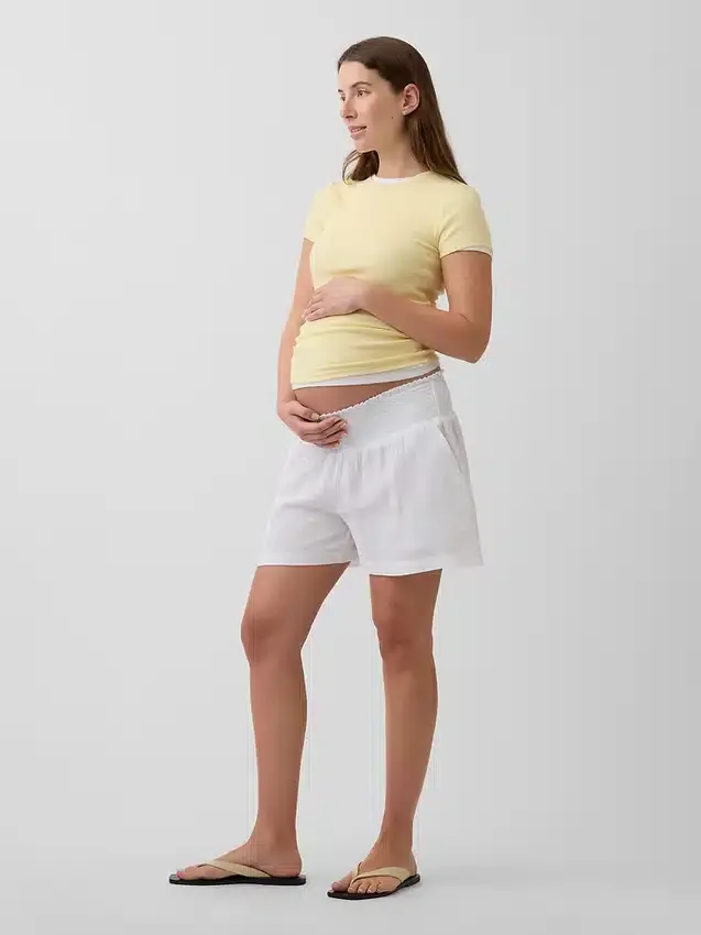 Pantalones cortos premamá fáciles de poner por debajo del vientre