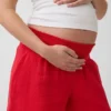 Pantalones cortos premamá fáciles de poner por debajo del vientre