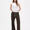 Pantalones de cintura media con doble cintura