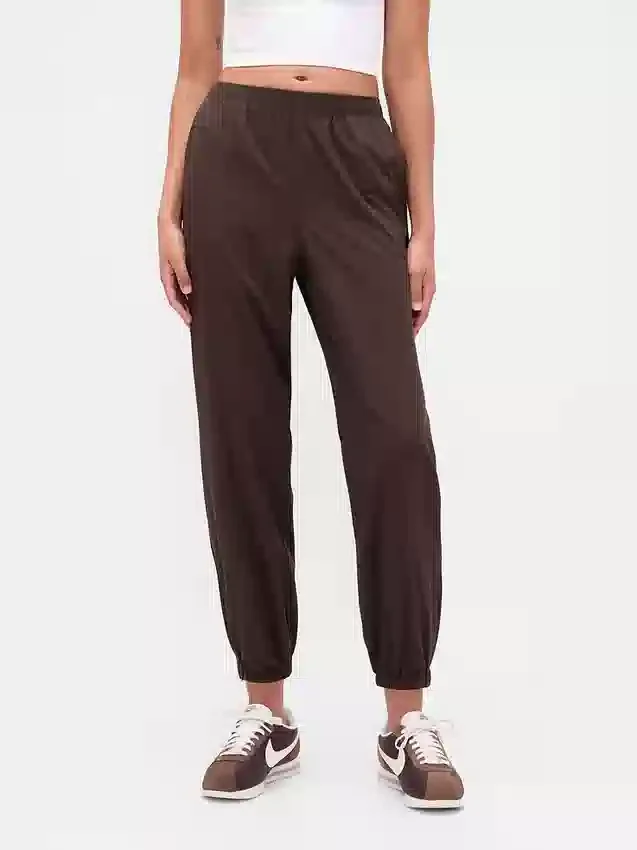 Pantalones de jogging GapFit Tech de talle alto con cremallera en el dobladillo