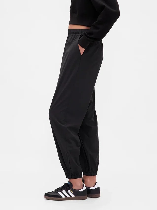 Pantalones de jogging GapFit Tech de talle alto con cremallera en el dobladillo