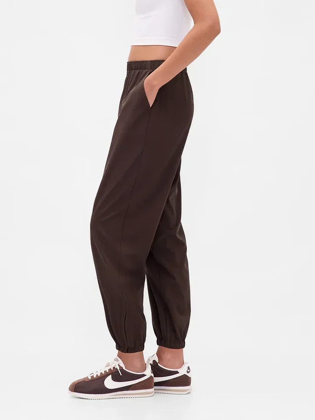 Pantalones de jogging GapFit Tech de talle alto con cremallera en el dobladillo