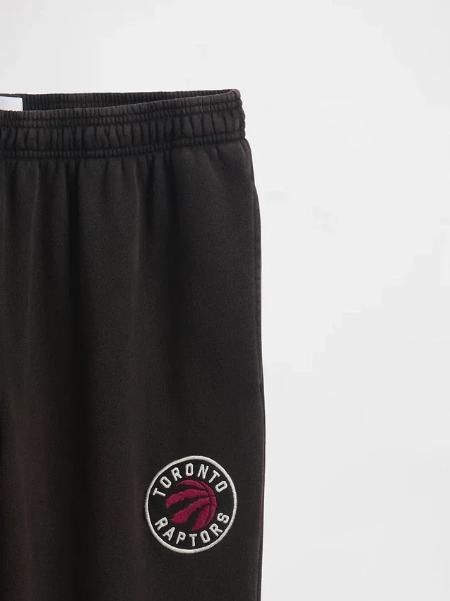 Pantalones de jogging gruesos con el logotipo de los Toronto Raptors de la NBA