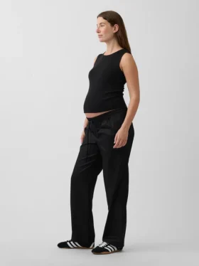 Pantalones de sarja premamá con diseño bajo el vientre