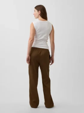 Pantalones de sarja premamá con diseño bajo el vientre