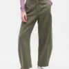 Pantalones de talle medio de sarga con corte de barril