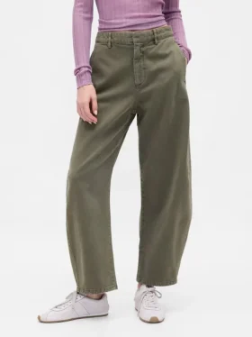 Pantalones de talle medio de sarga con corte de barril