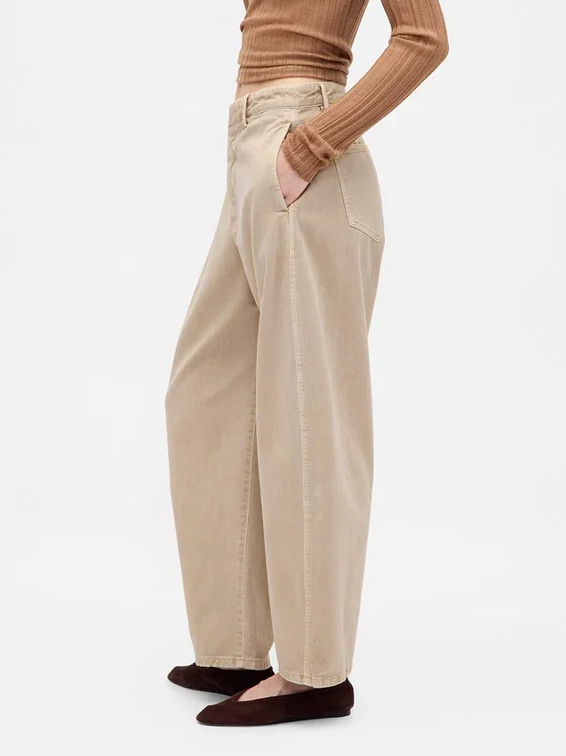 Pantalones de talle medio de sarga con corte de barril