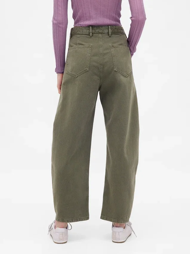 Pantalones de talle medio de sarga con corte de barril