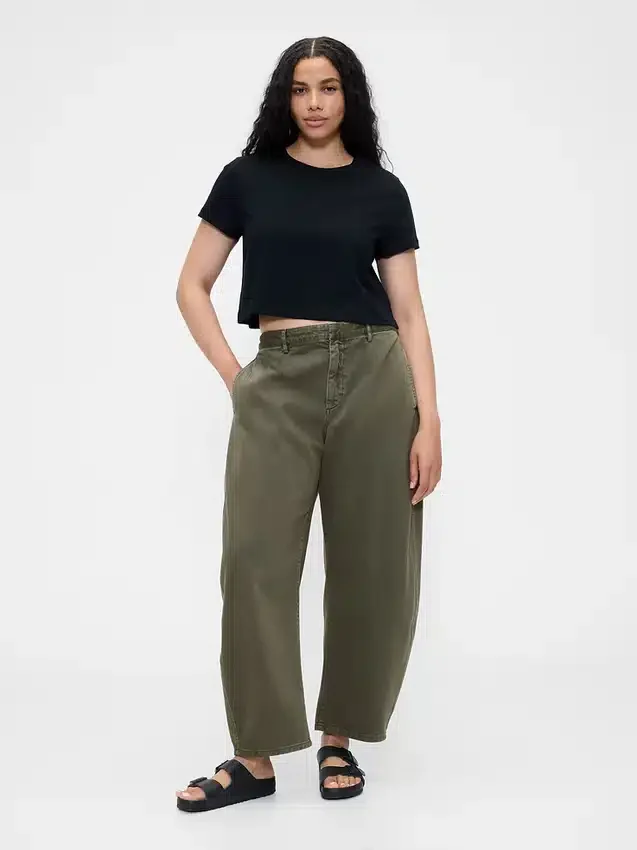 Pantalones de talle medio de sarga con corte de barril