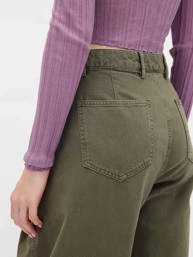 Pantalones de talle medio de sarga con corte de barril