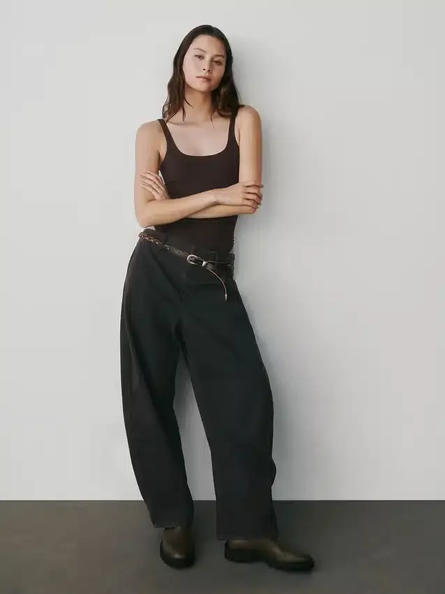 Pantalones de talle medio de sarga con corte de barril