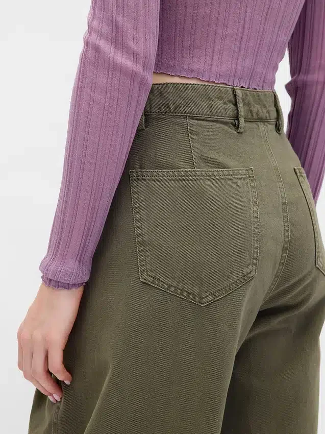 Pantalones de talle medio de sarga con corte de barril