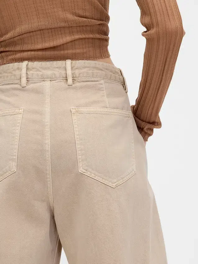 Pantalones de talle medio de sarga con corte de barril