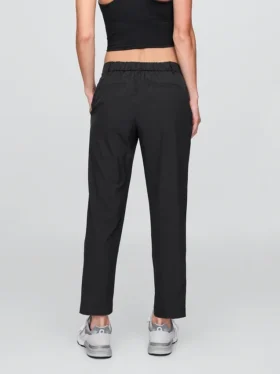 Pantalones GapFit de talle alto Downtown Runaround