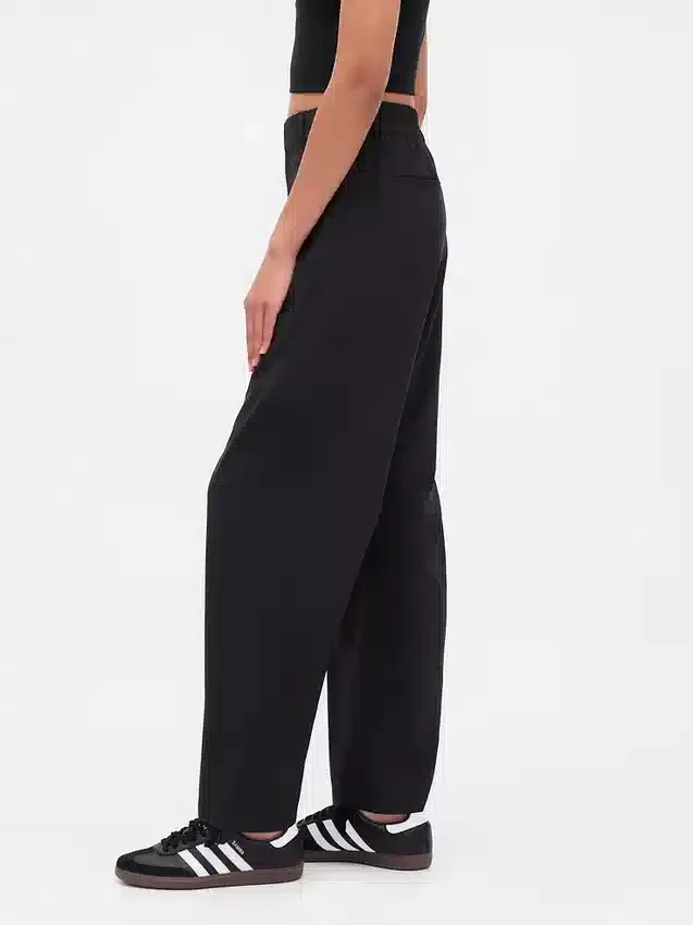 Pantalones GapFit Tech de talle alto y corte acampanado