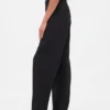 Pantalones GapFit Tech de talle alto y corte acampanado