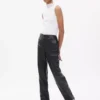 Pantalones holgados de cuero vegano de talle medio