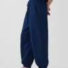 Pantalones joggers de mezclilla de gasa de algodón con corte Easy Barrel