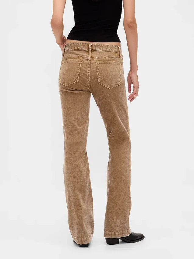Pantalones largos y ajustados de pana de talle bajo